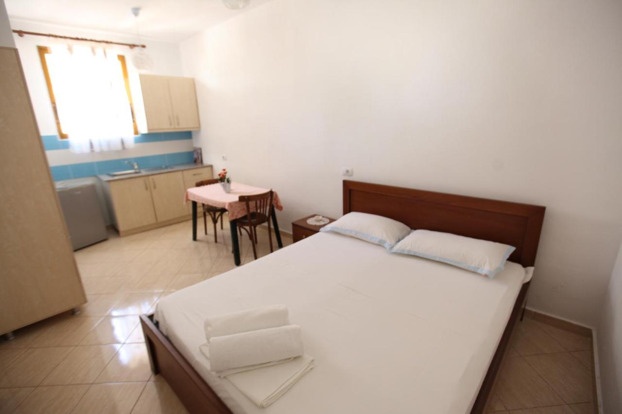 Hotel Lagjini Lukove Bagian luar foto